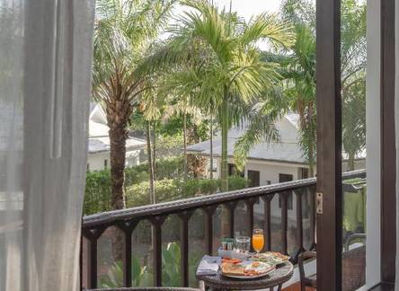Отель Royal Embassy Resort & Spa 
