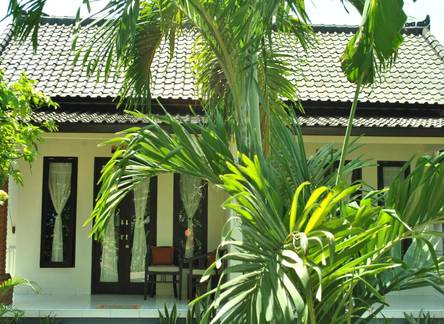 Отель Giri Sari Guest House 