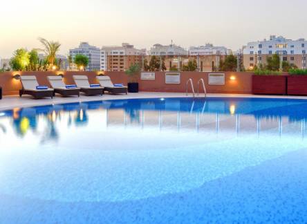 Отель Majestic City Retreat Hotel