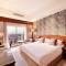 Отель Majestic City Retreat Hotel
