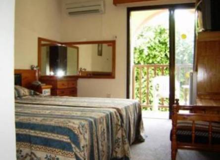 Отель Chrysland Hotel & Gardens Club