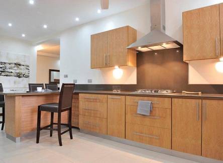 Отель Olana Beachfront Apartments