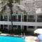 Отель Papillon Beach Apartments