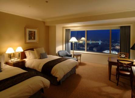 Отель Yokohama Royal Park Hotel
