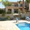 Отель Vineland Holidays Villas