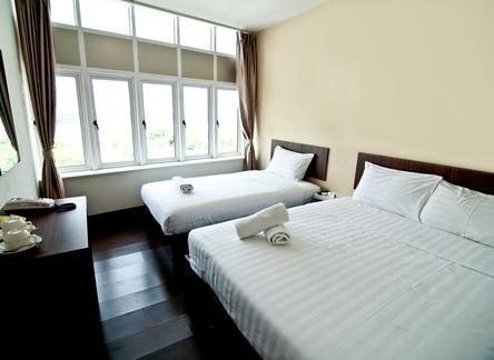 Отель 101 Lake View Hotel