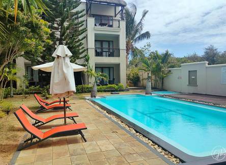 Отель GRAND BAIE SUITES 