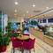 Отель The Room Hotel & Apartments