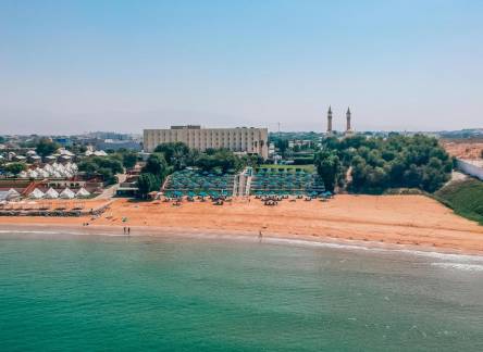 Отель BM Beach Hotel