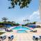 Отель BM Beach Hotel