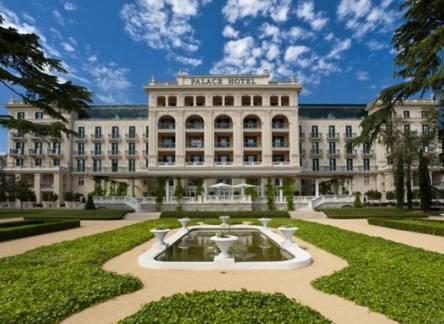 Отель Kempinski Palace