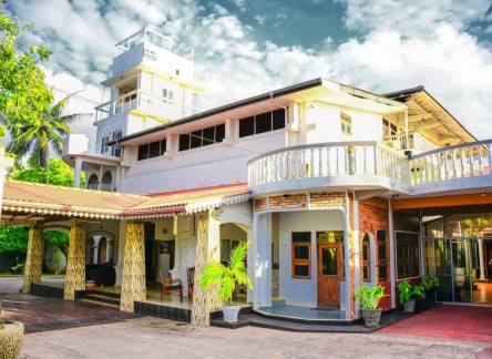 Отель Shanthi Beach Resort