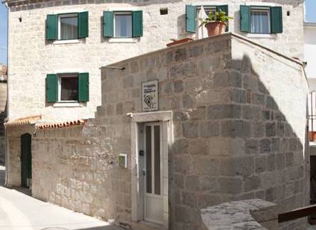Отель Stone City Flower Apartments