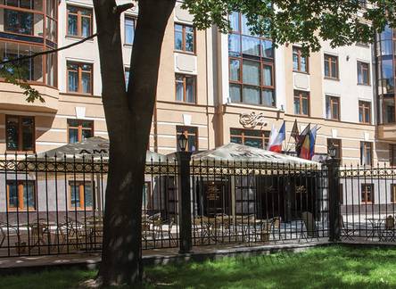 Отель Aglaya Hotel & Courtyard