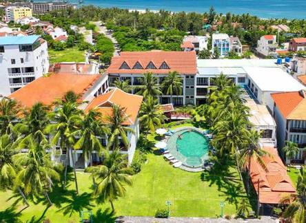 Отель River Beach Resort & Residences
