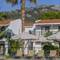 Отель Golden Coast Hotel & Bungalows