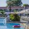 Отель Golden Coast Hotel & Bungalows