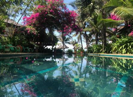 Отель Full Moon Beach Resort