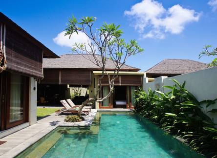 Отель Aston Pradha Villas