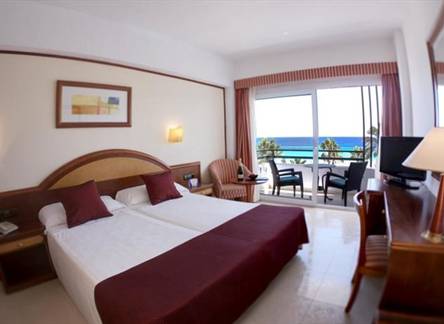 Отель CM Playa Del Moro