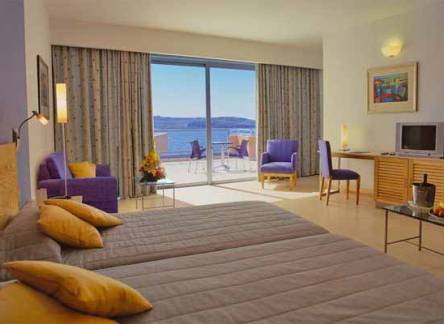 Отель DoubleTree by Hilton Malta