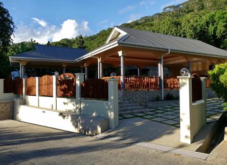 Отель Bernique Guesthouse