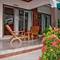 Отель Villa Des Roses Apt