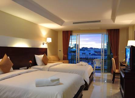 Отель August Suites