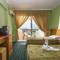 Отель Larissa Inn
