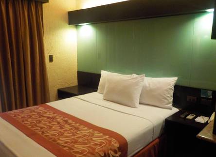 Отель Microtel Inn & Suites by Wyndham Davao
