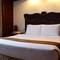 Отель Waterfront Airport Hotel & Casino