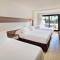 Отель H10 Cambrils Playa