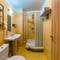 Отель Cronwell Inn Стремянная