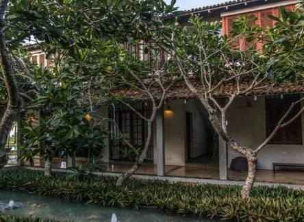 Отель The Frangipani Tree By Edwards Collection