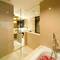 Отель Sareeraya Villas & Suites