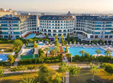 Отель Commodore Elite Suites & Spa