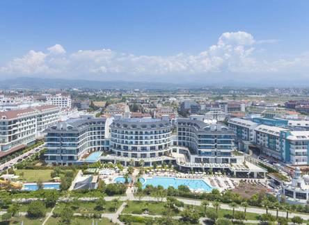 Отель Commodore Elite Suites & Spa