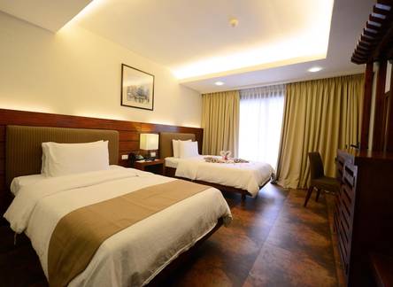 Отель Sheridan Beach Resort & Spa