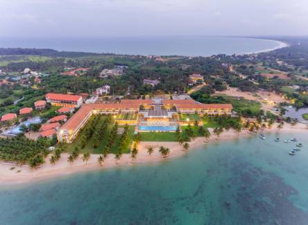 Отель Amaya Beach
