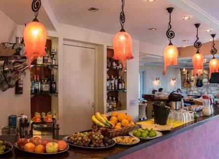 Отель 9 Queens Spa Hotel
