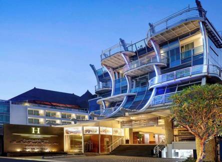 Отель The Kuta Beach Heritage Hotel