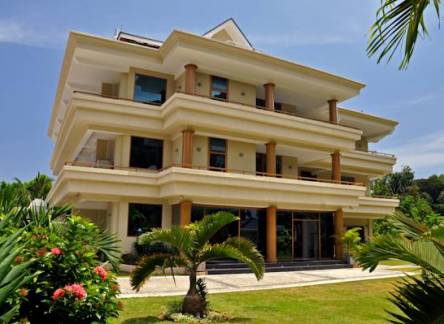 Отель Crown Beach Hotel
