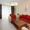 Отель Sea Breeze Apt