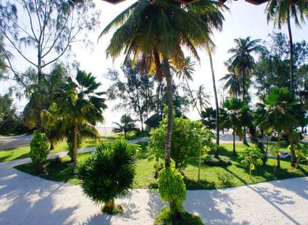 Отель Smiles Beach Hotel