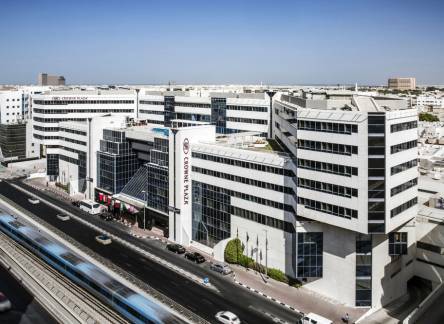 Отель Crowne Plaza Dubai-Deira