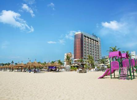 Отель Holiday Beach Danang Hotel & Spa