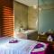 Отель Holiday Beach Danang Hotel & Spa