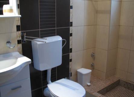 Отель Leut Apartments