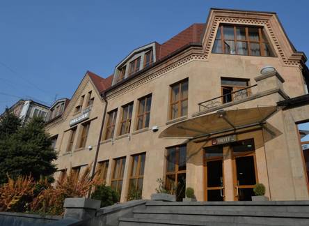 Отель Deluxe Hotel Yerevan