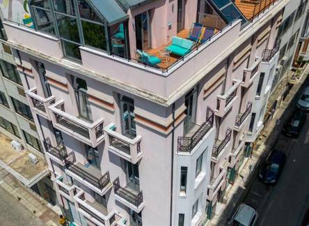 Отель The Caravan Bed & Breakfast